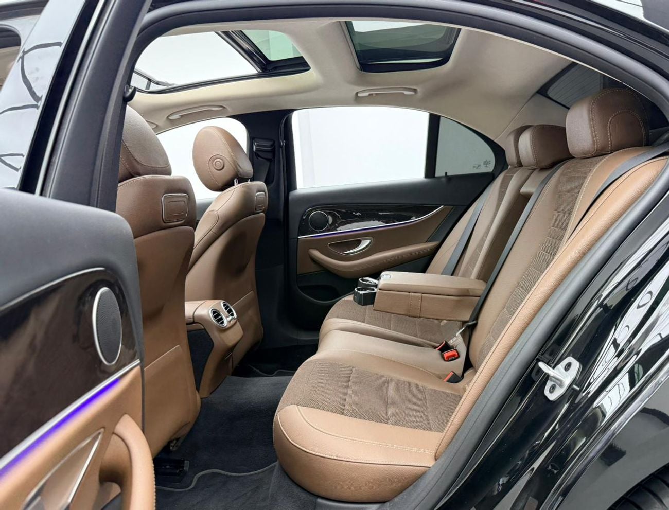 Mercedes-Benz E200 Premium 2.0L 2021 Mercedes-Benz E200, Mercedes Warranty+ Full Service History, GCC