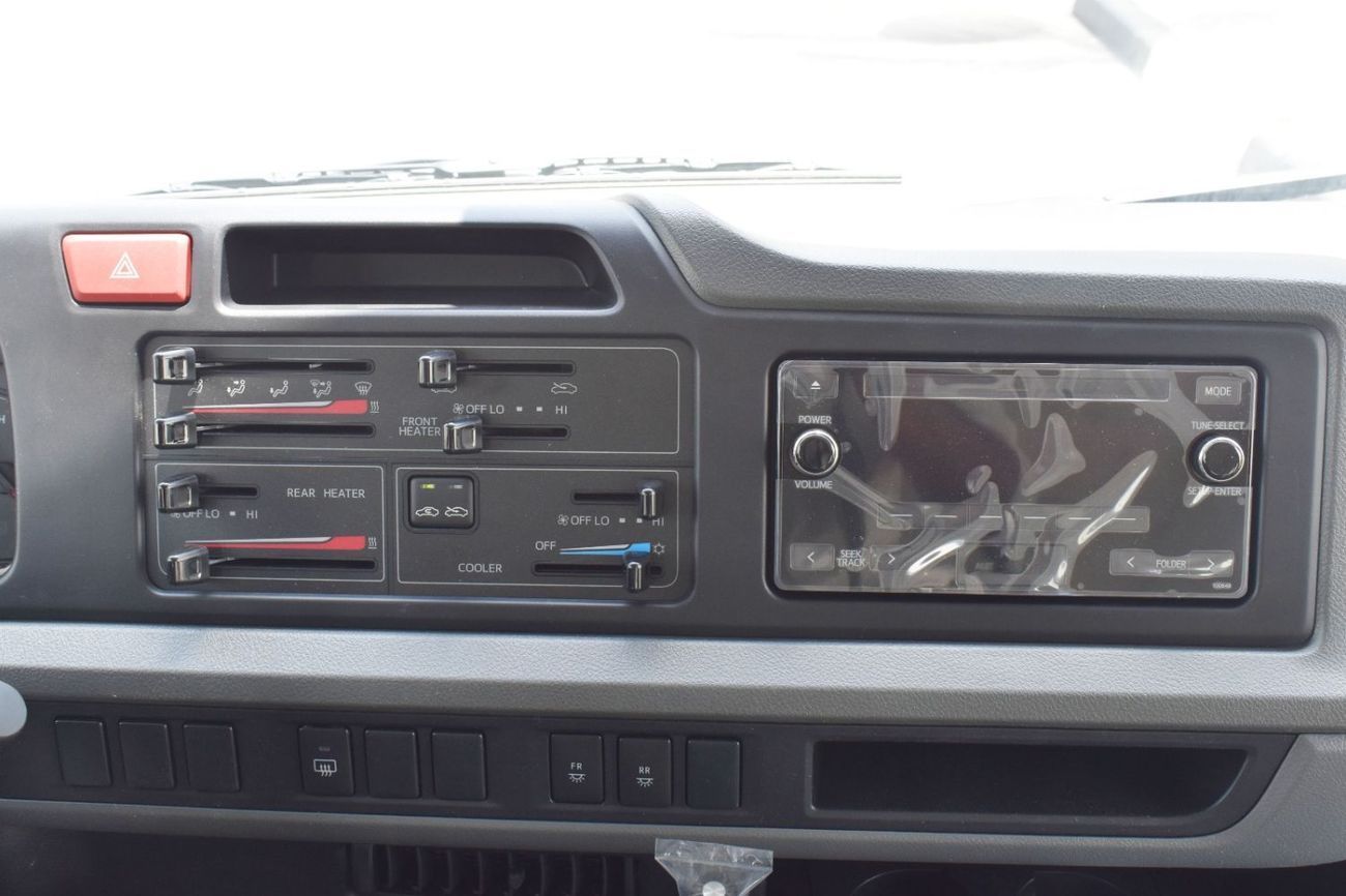 تويوتا كوستر toyota coaster 4.0l 2025   23 seater