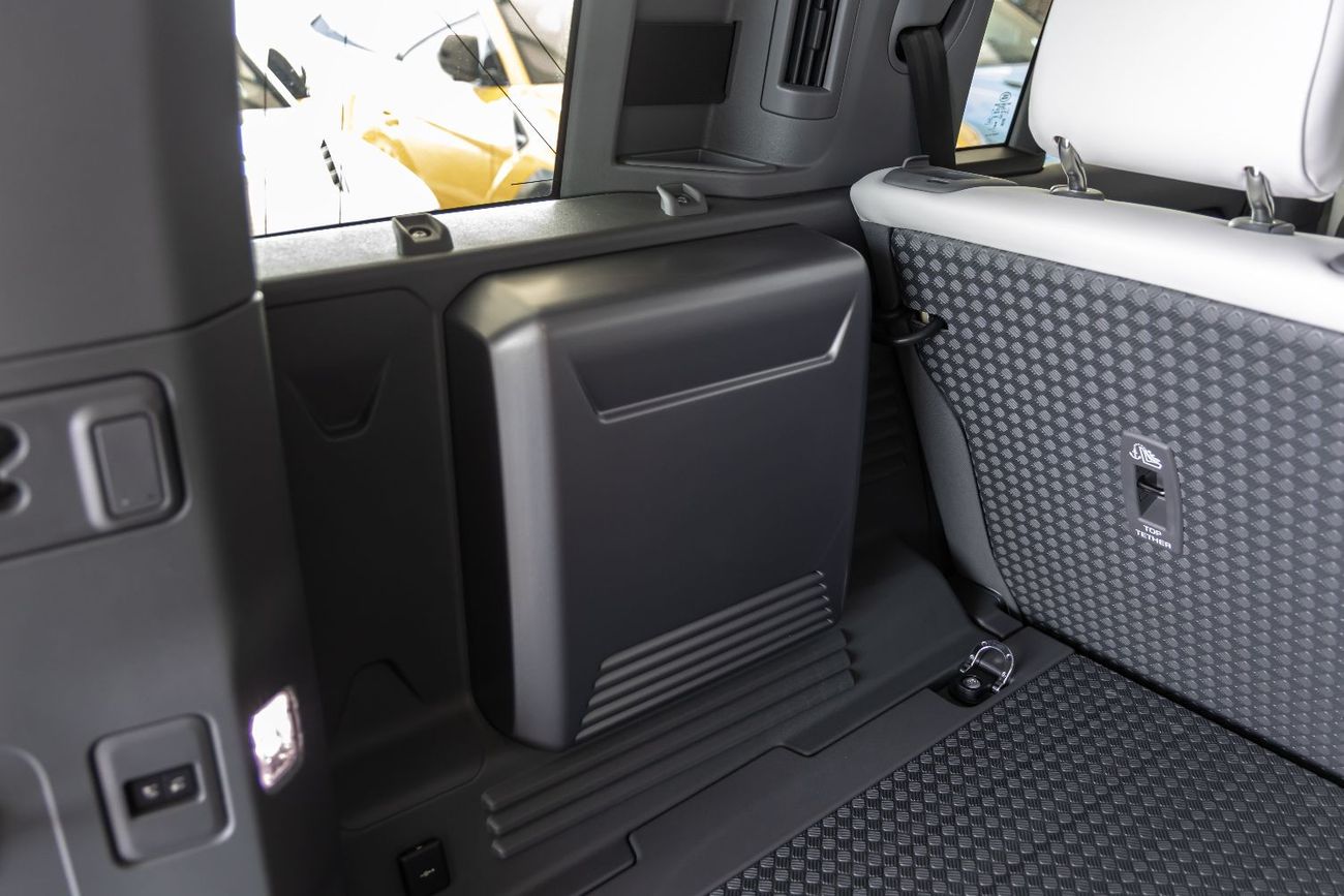 Land Rover Defender Land Rover Defender X-Dynamic HSE P400 | GCC | 2026 (Export)