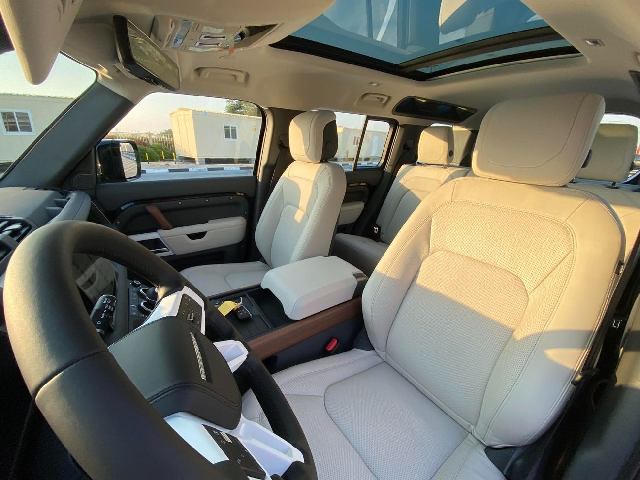 Land Rover Defender BRAND NEW**2024**GCC SPEC UNDER WARRANTY