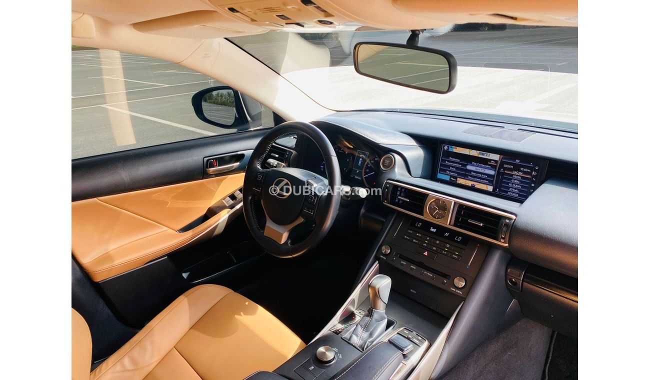 Lexus IS300 Platinum Lexus is 300 GCC full option perfect condition original paint under warranty