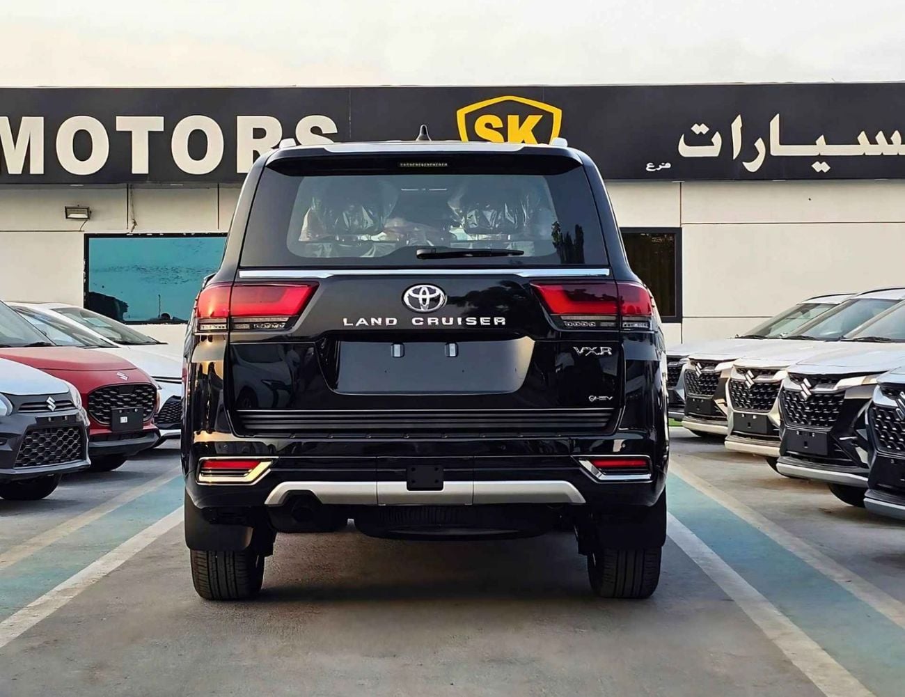 Toyota Land Cruiser VXR HEV HYBRID || 3.5L PETROL V6 / RADAR / 360*CAMERA / REAR ENTERTAINMENT DVD / FULL OPTION