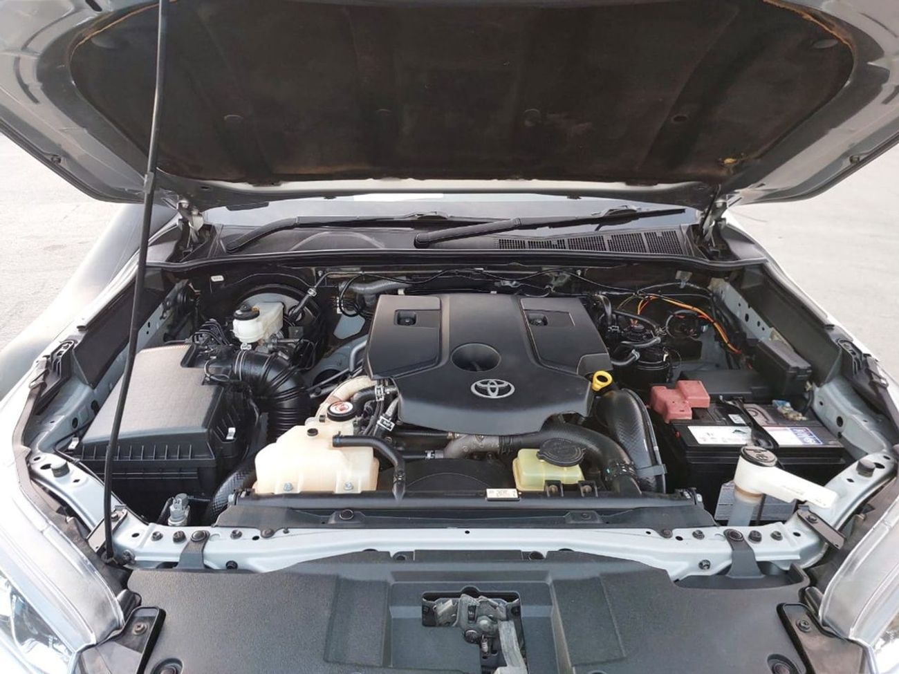 Toyota Hilux TOYOTA HILUX PICKUP RHD 2017 MODEL 2.8 L DIESEL AUTOMATIC(PM94124)