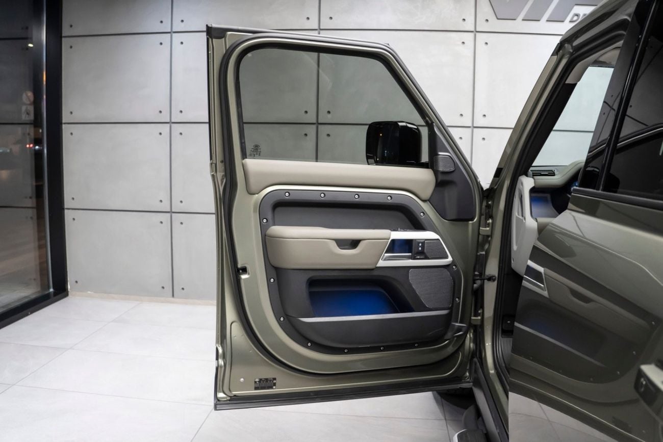 Land Rover Defender P300 110 SE 2.0L (5 Seater)