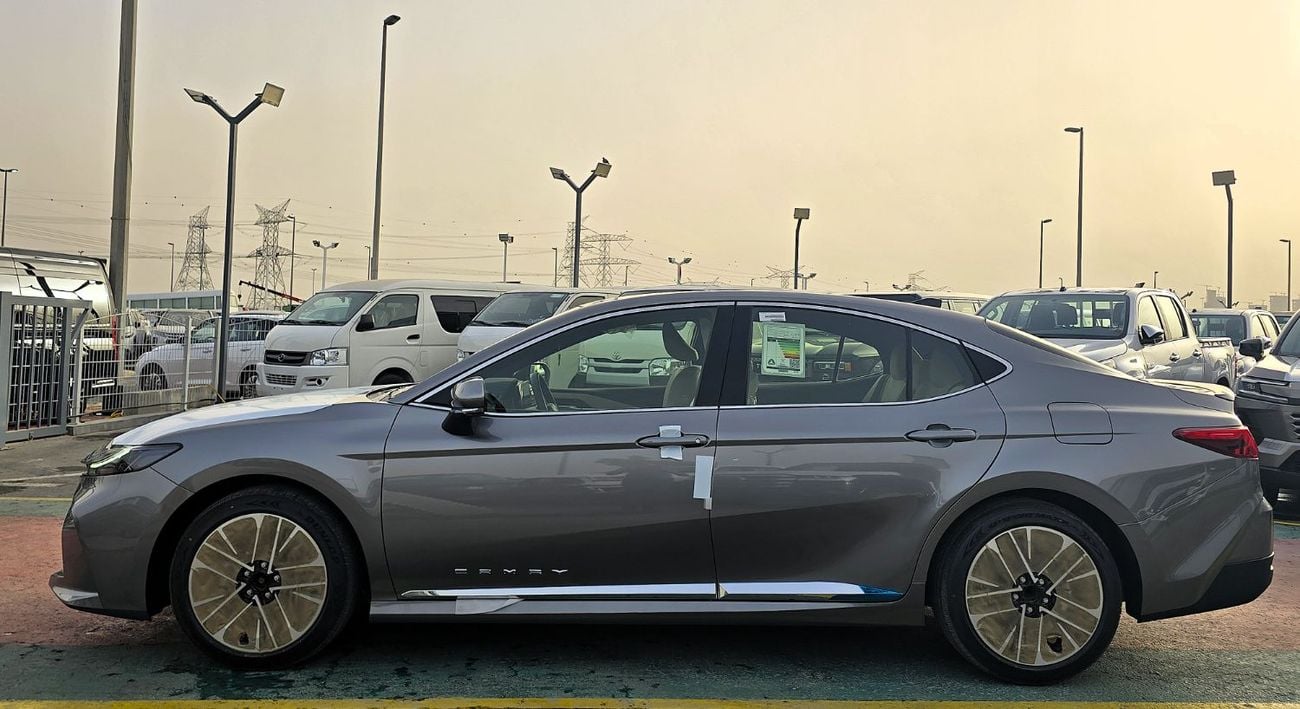 Toyota Camry Toyota Camry LE 2.5L Hybrid A/T FWD Sedan GCC Silver color 2026 model