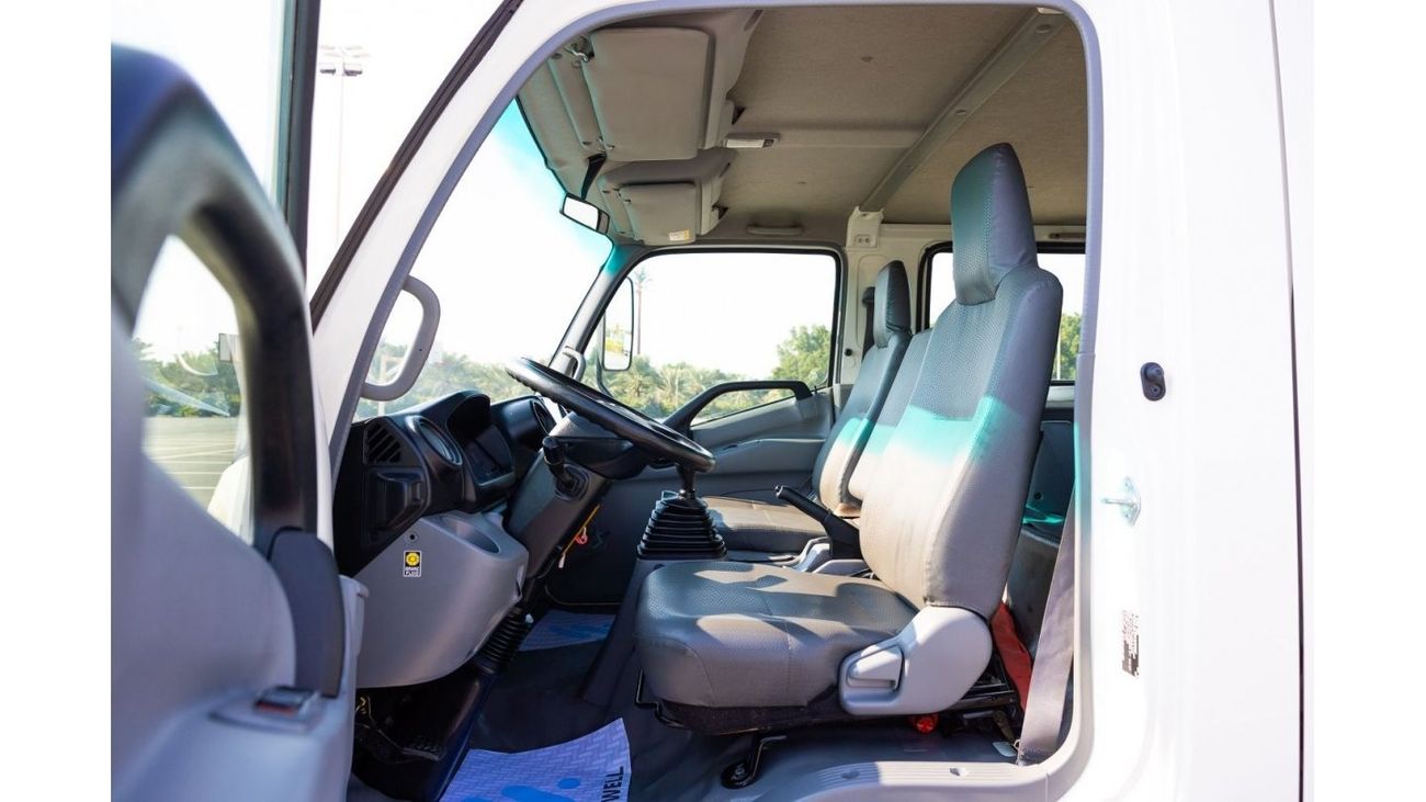 Hino 300 Series 614 2020 / Dual Cab 4.0L RWD / Diesel M/T with Rear AC / Like New Condition / GCC Specs