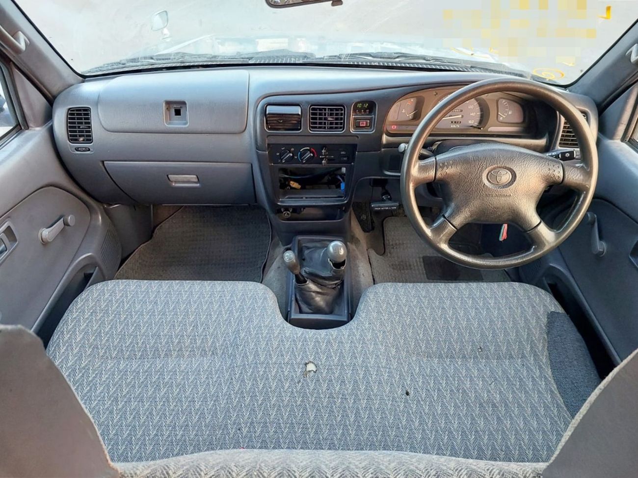 تويوتا هيلوكس 2003 TOYOTA HILUX PICK UP RHD 3.0 CC DIESEL MANUAL(PM28969)