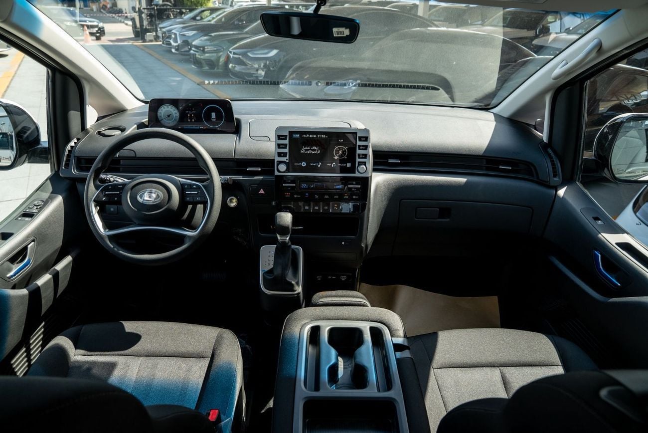 هيونداي ستاريا LUXURY 2025 Brand New 11 Seater Diesel 2.2L Turbo 4 Cylinders GCC