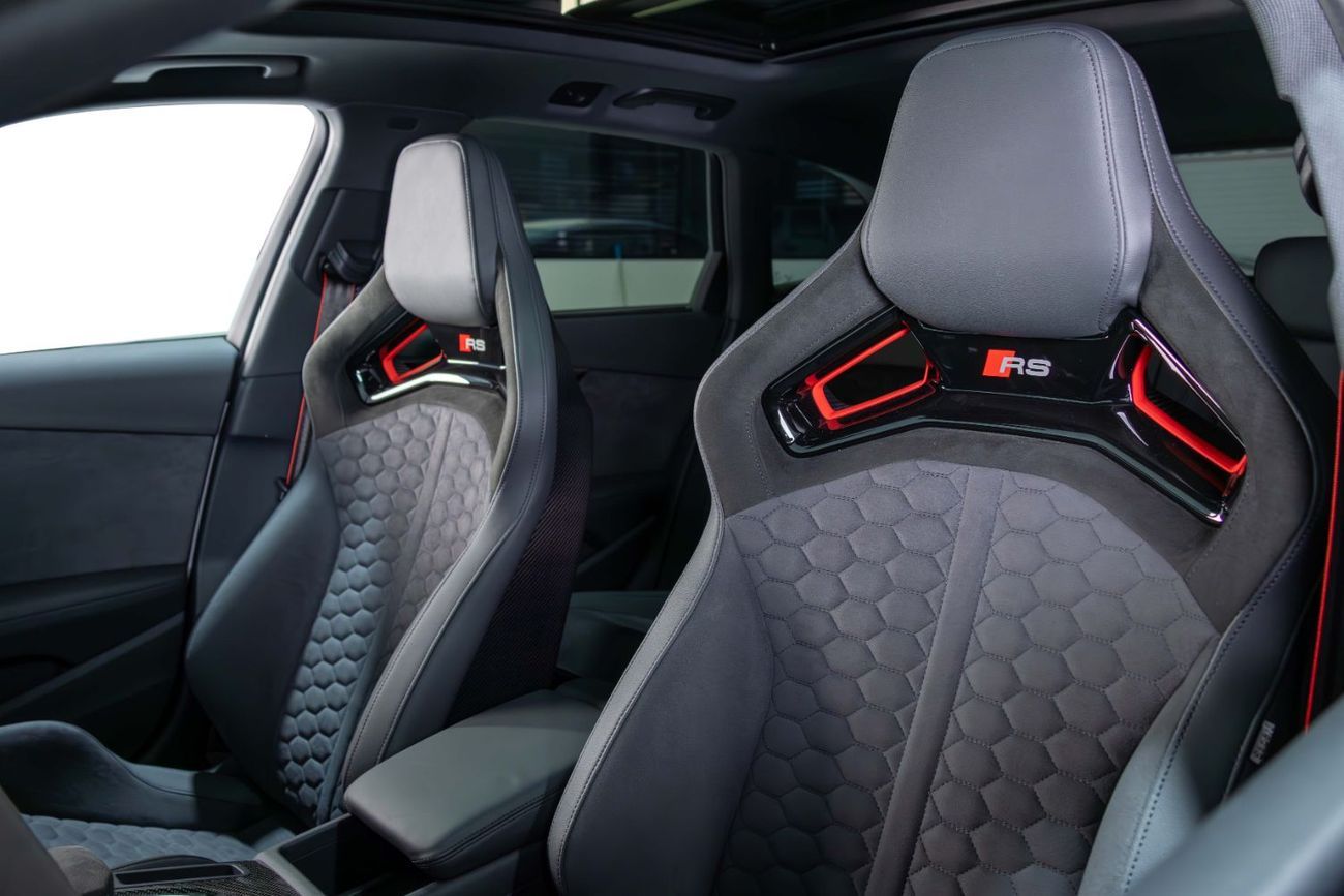 Audi RS4 Avant-Al Nabooda WarrantyService Contract-Very Low Mileage-Carbon Fiber RS Bucket Seats