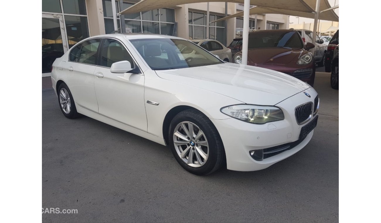 BMW 520i model 2013 GCC car prefect condition full service full option no need any maintenance full o