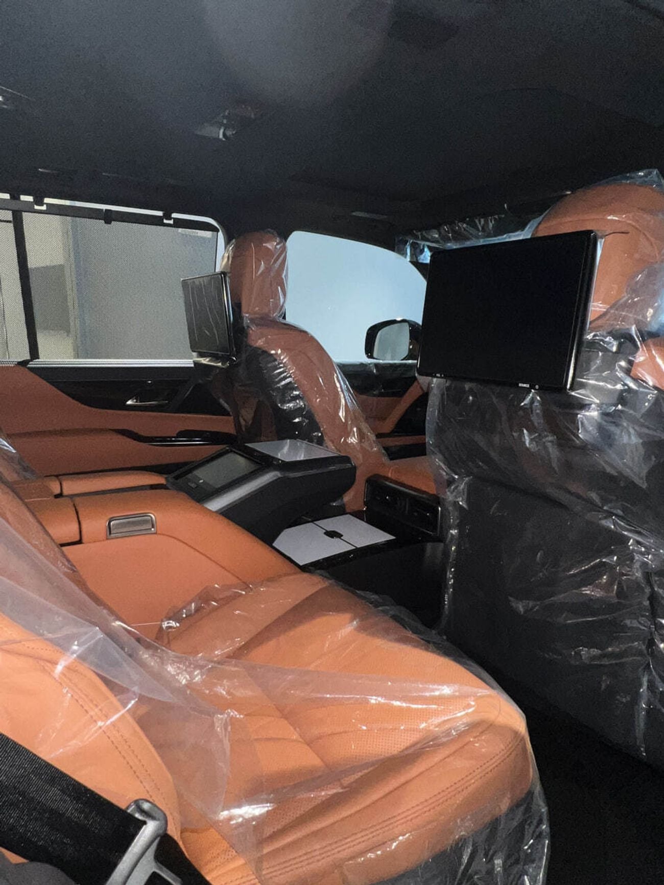 Lexus LX 600 3.5l PETROL A/T VIP 4 SEATER FULL OPTION EUROPE SPECIFICATION