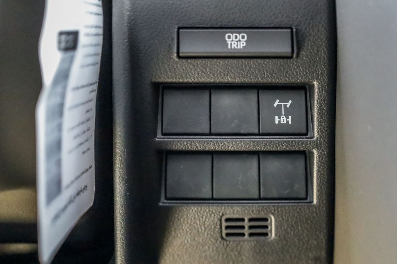 Toyota Land Cruiser GXR 4.0L V6 GCC SPECS 2025 MODEL