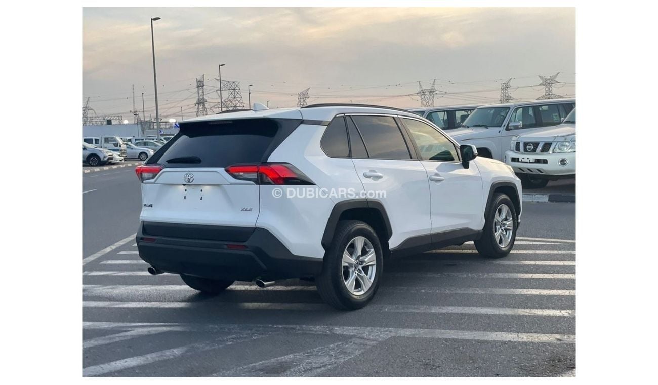 Toyota RAV4 2020 Toyota RAV4 XLE 2.5L V4 -