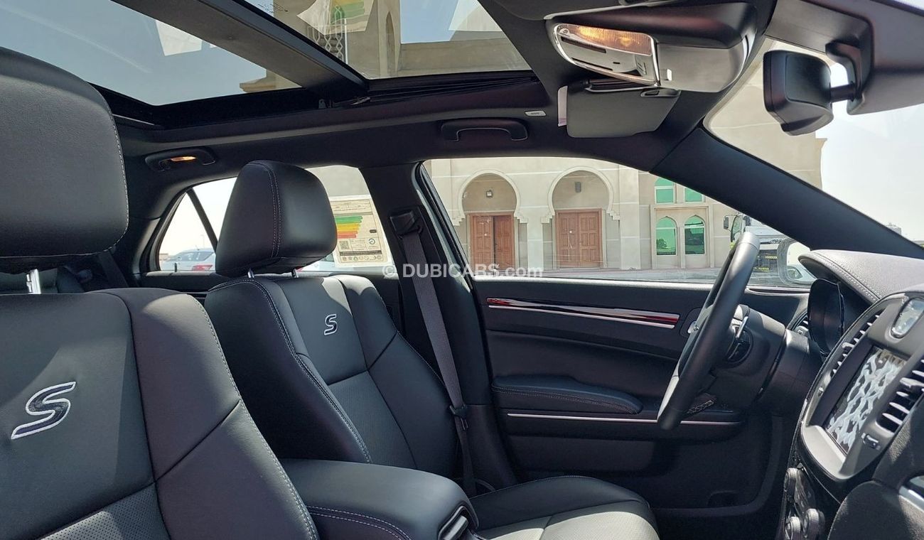 Chrysler 300s Brand New 3.6L V6 2022 GCC Agency Warranty