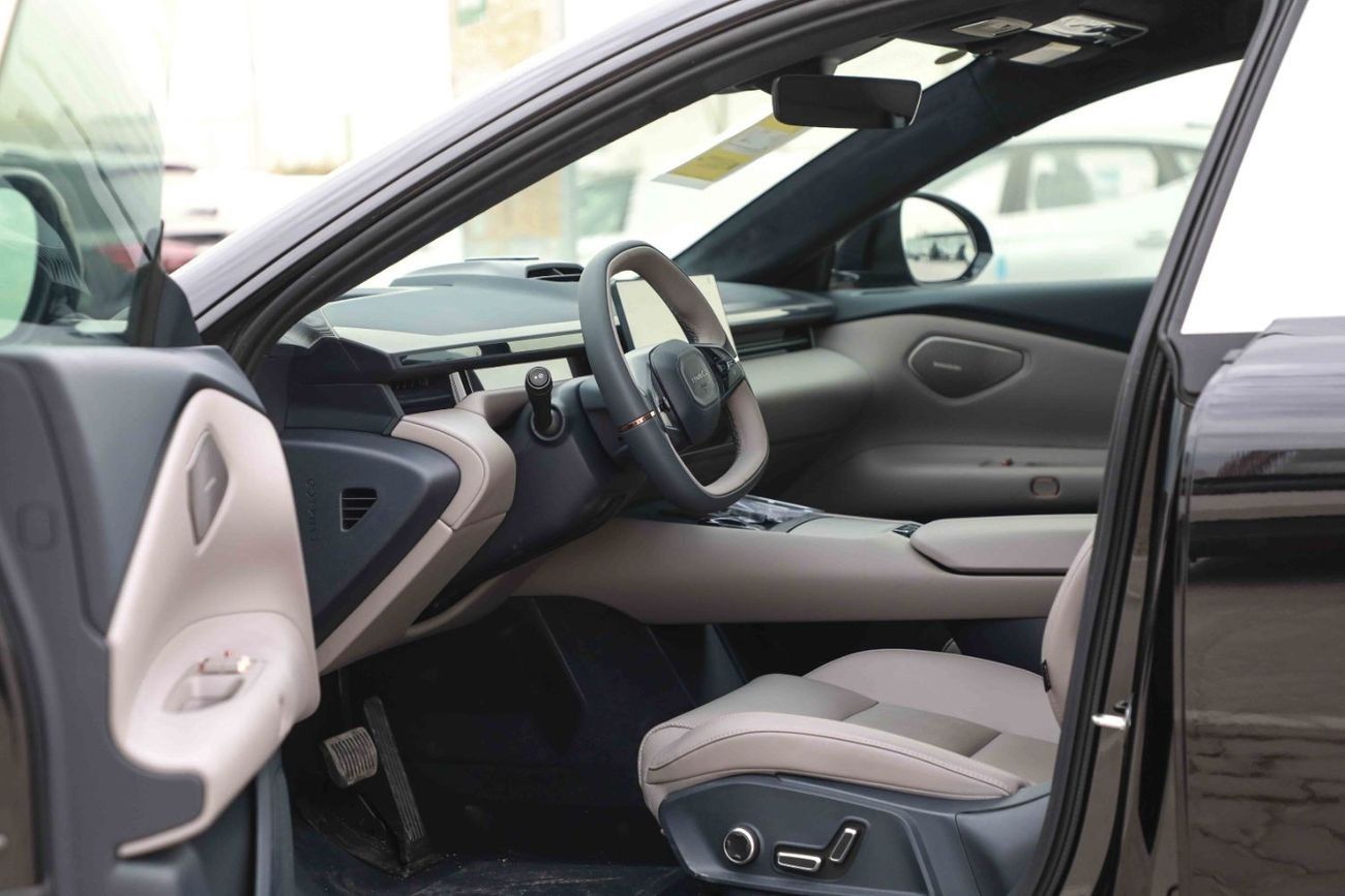 Lynk & Co Z10 2024 LYNK & CO Z10 MAX - GREY inside BROWN | Export Price