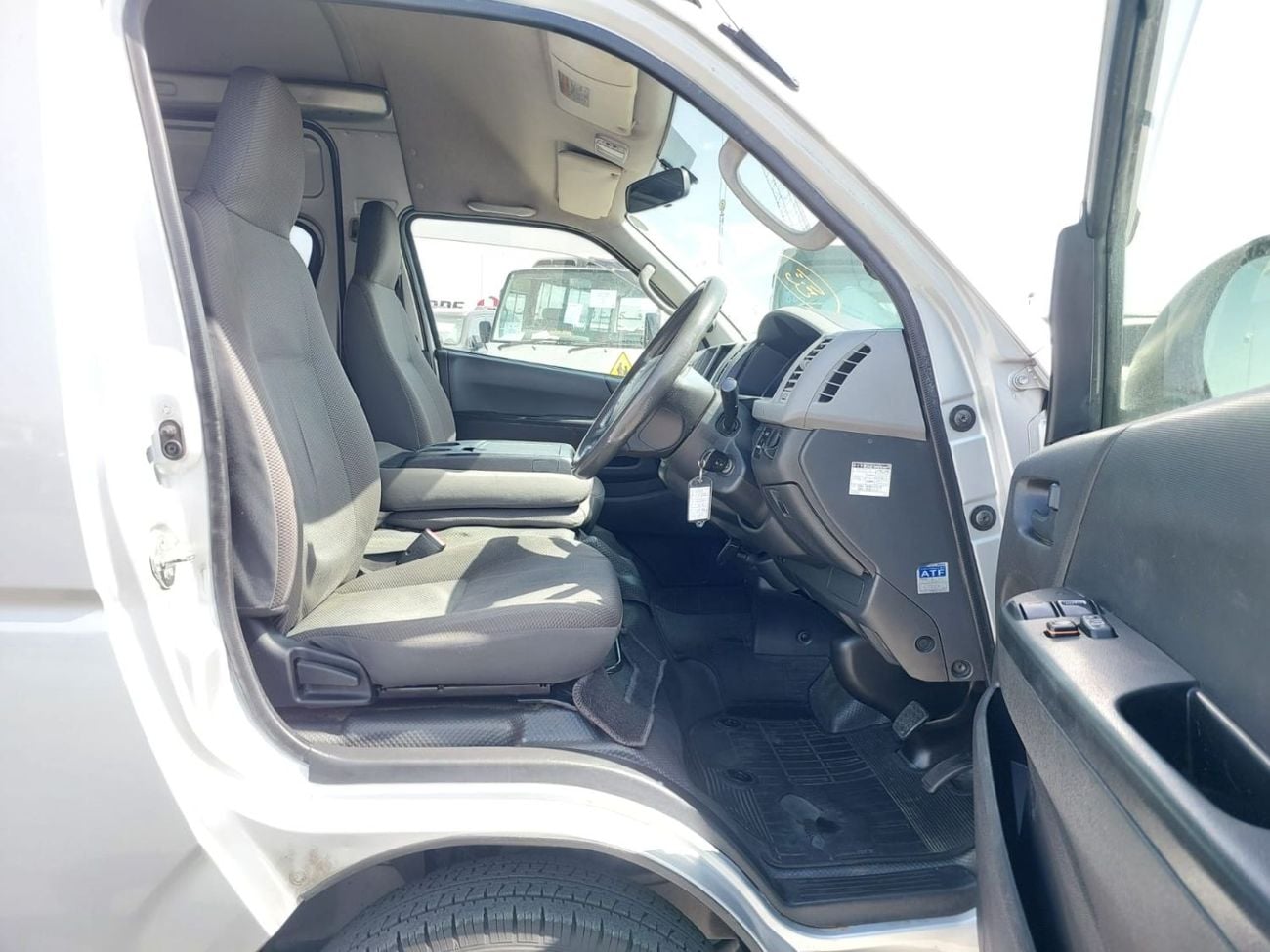 Toyota Hiace TOYOTA HIACE VAN RHD 2013 MODEL 3.0 L DIESEL AUTOMATIC(PM11956)