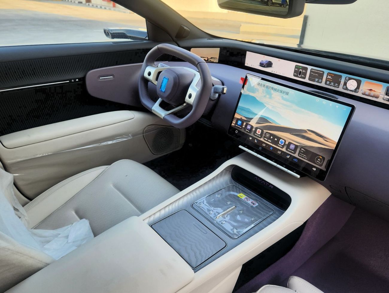 أفاتر 12 Plug in Hybrid- 1300 km total range. 5 seats rear wheel drive