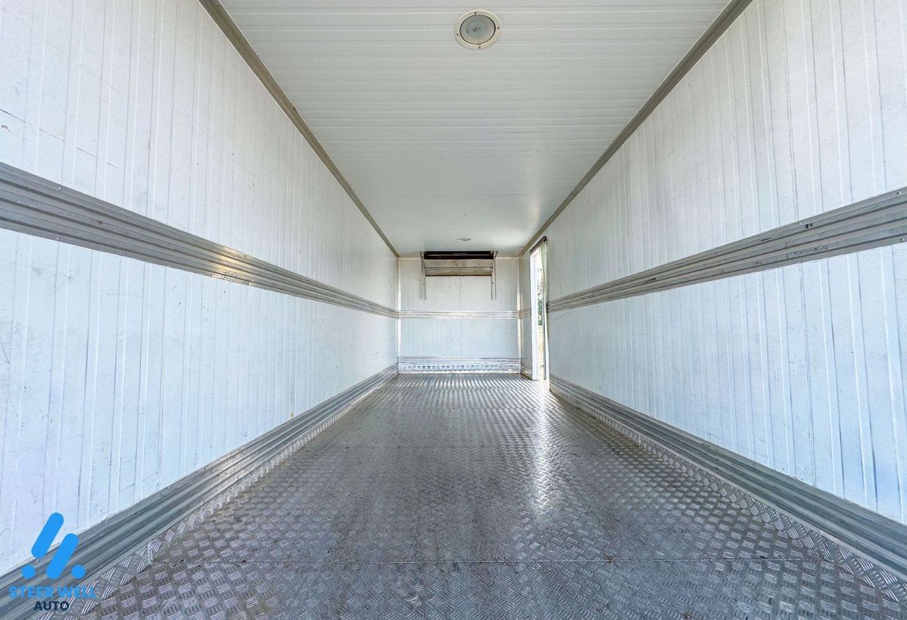 Isuzu FSR 8.2L Diesel LHD GCC Specs THERMOKING MD 200 Freezer Box