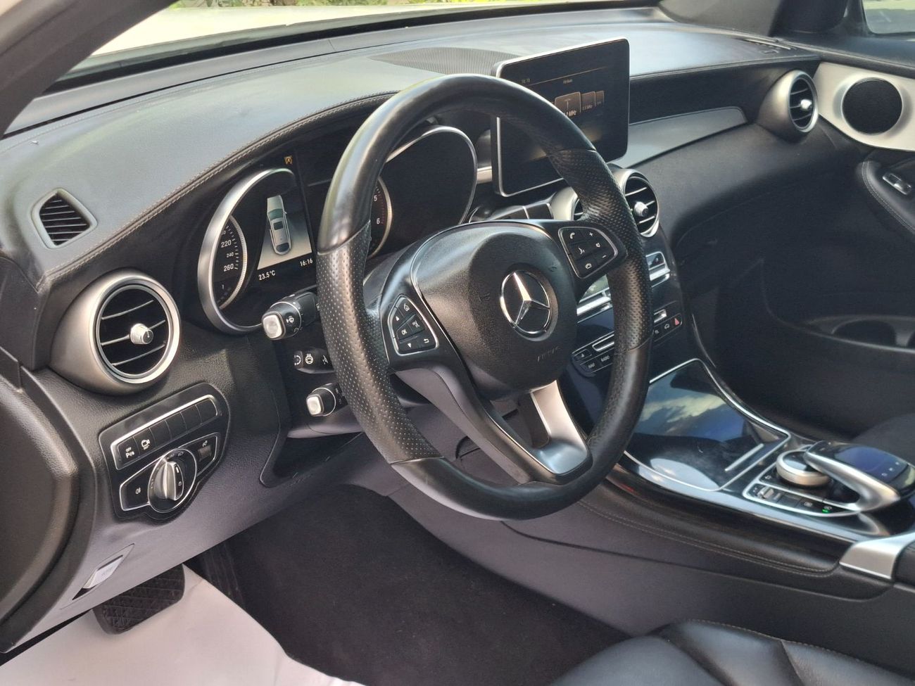 مرسيدس بنز GLC كوبيه 200 مرسيدس  glc 220 2018 فل