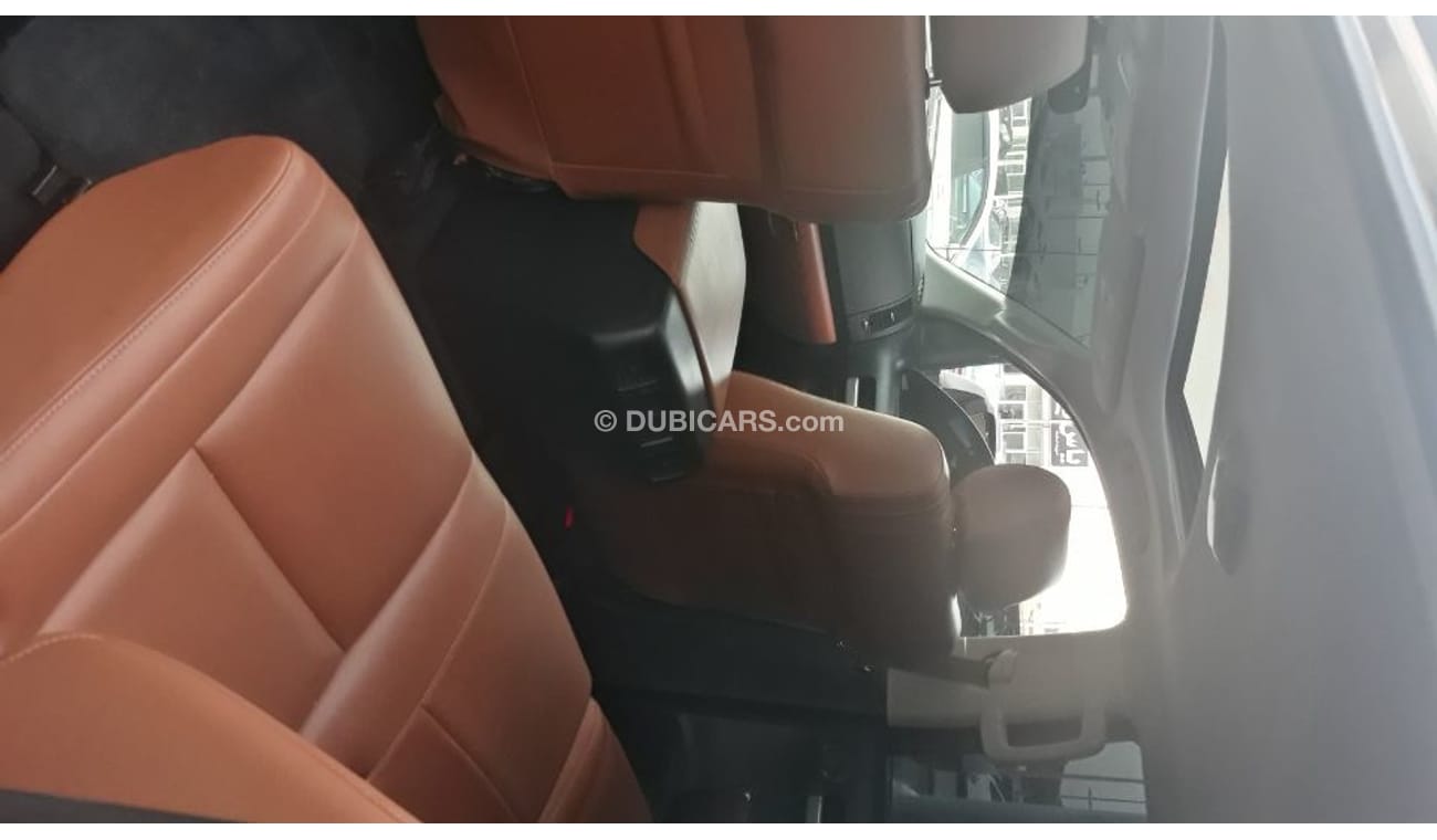 Toyota Tundra 2011 American specs Double 4x4 Full options Sunroof DVD camera Leather interiors