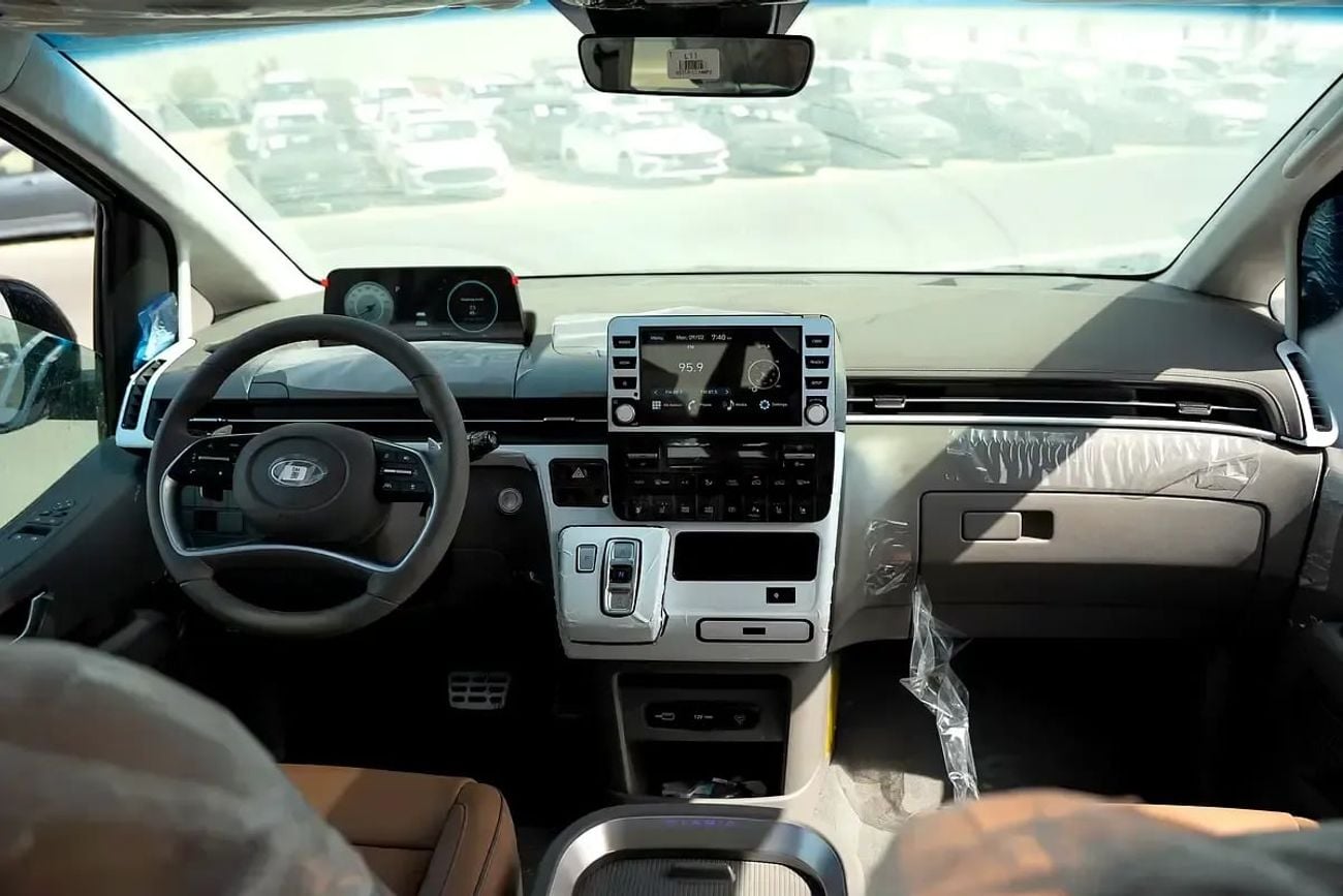 هيونداي ستاريا Luxury 7 seaters Hyundai Staria 2026 مواصفات خليجية