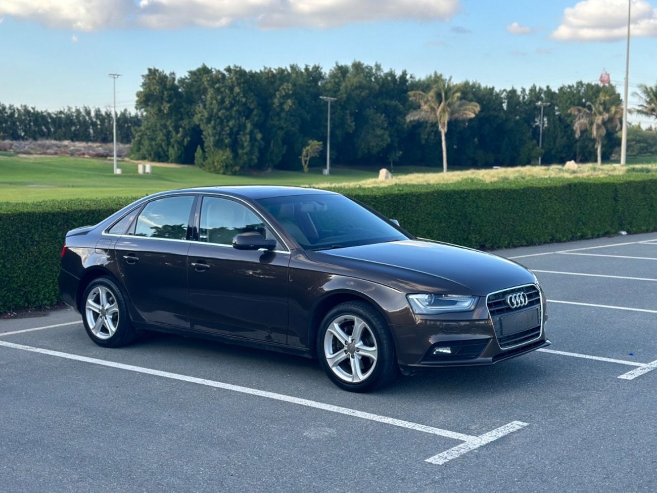 أودي A4 TFSI quattro S-لاين موديل 2015 خليجي فل مواصفات كرأسي جلد ومثبت سرعه وتحكم كهربي كأمل ونظام صوت ممتا