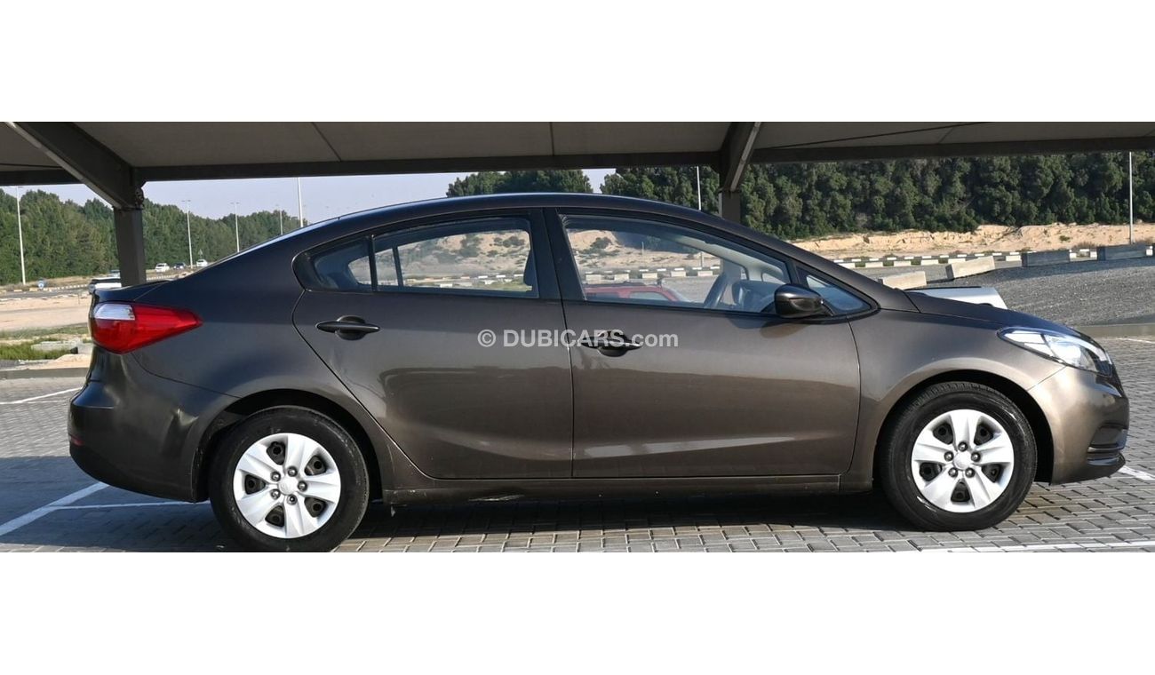 كيا سيراتو خليجي بحالة ممتازة بدون حوادث 1.6