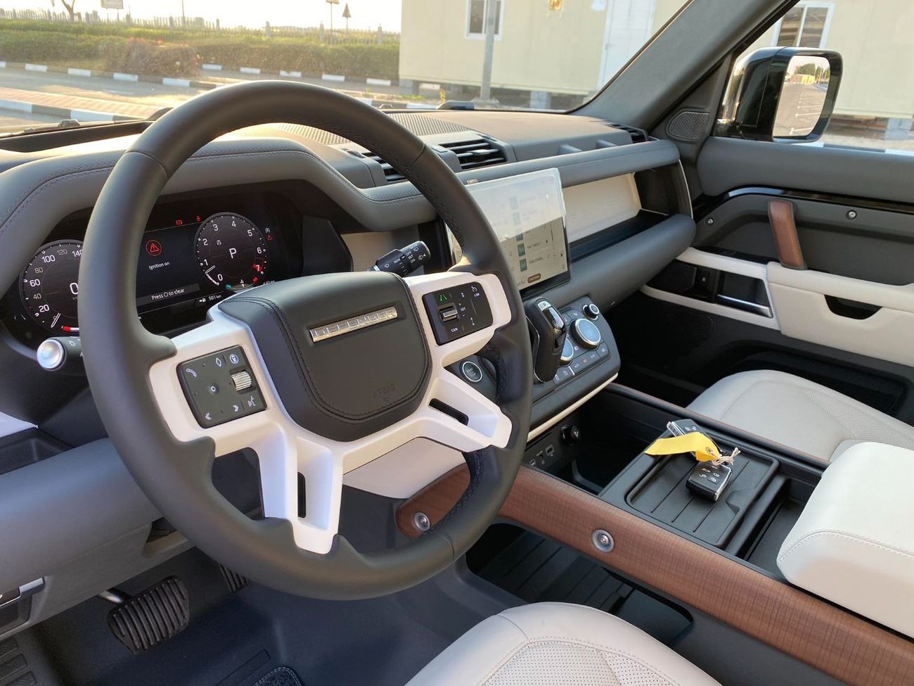 Land Rover Defender BRAND NEW**2024**GCC SPEC UNDER WARRANTY