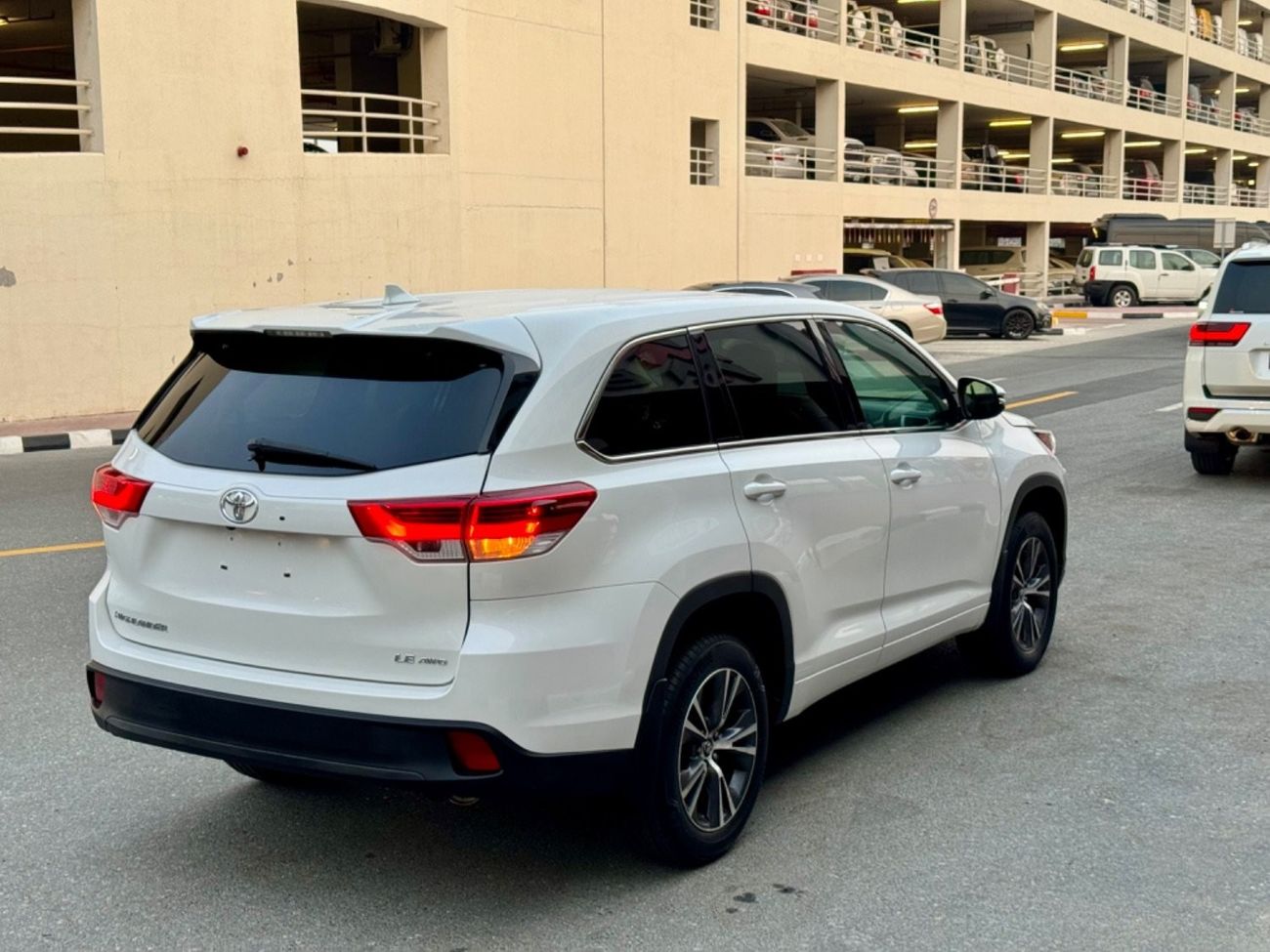Toyota Highlander 2017 LE 4x4 BEIGE COLOR US SPEC