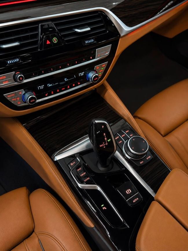 BMW 5 Series M SPORT, миниатюра 25