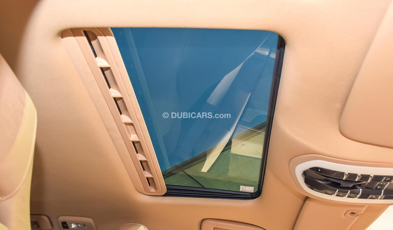 بورش باناميرا Porsche Panamera 4 AWD Full Service History GCC