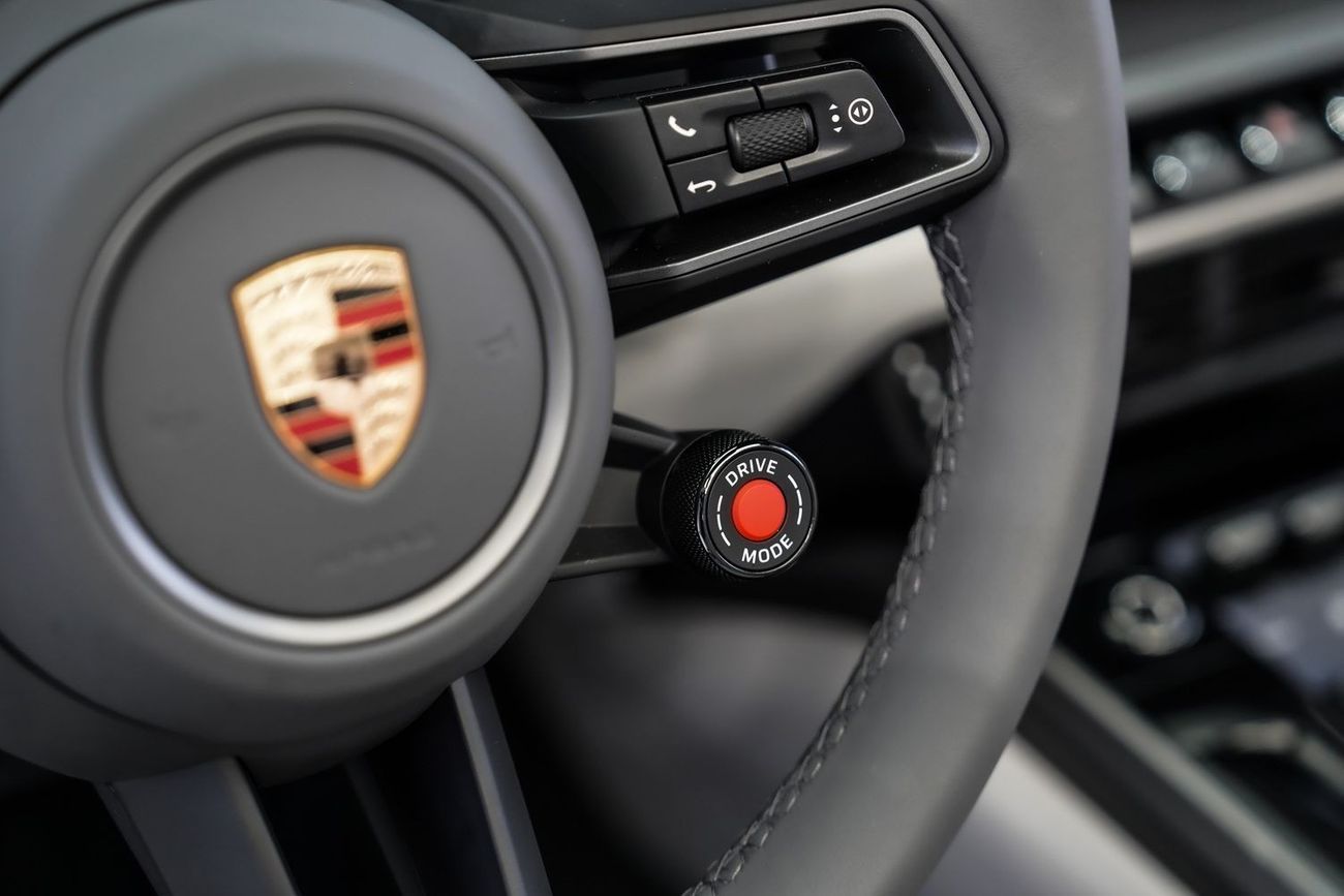 بورش 911 Carrera 3.0L (380 HP) Convertible