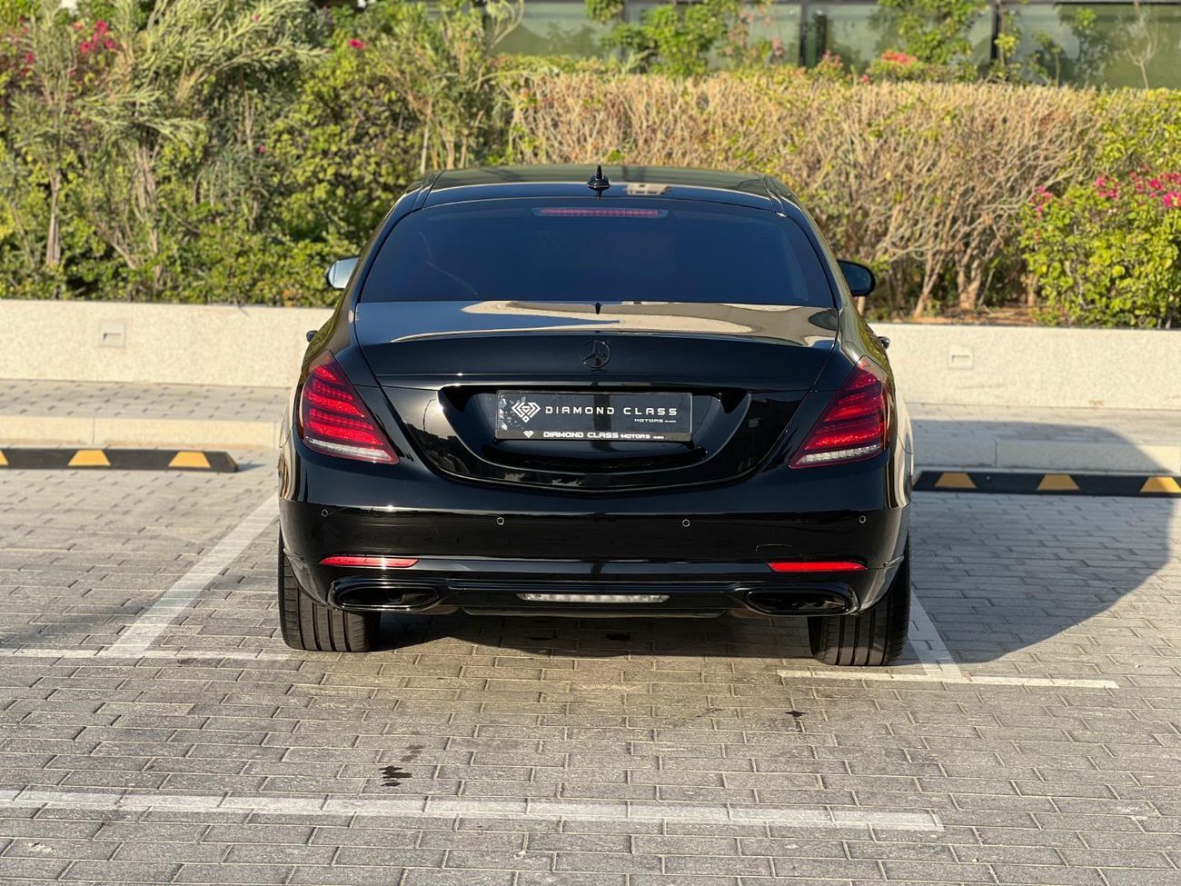 مرسيدس بنز S 560 Std 4.0L (469 HP) 4.0L (469 HP)