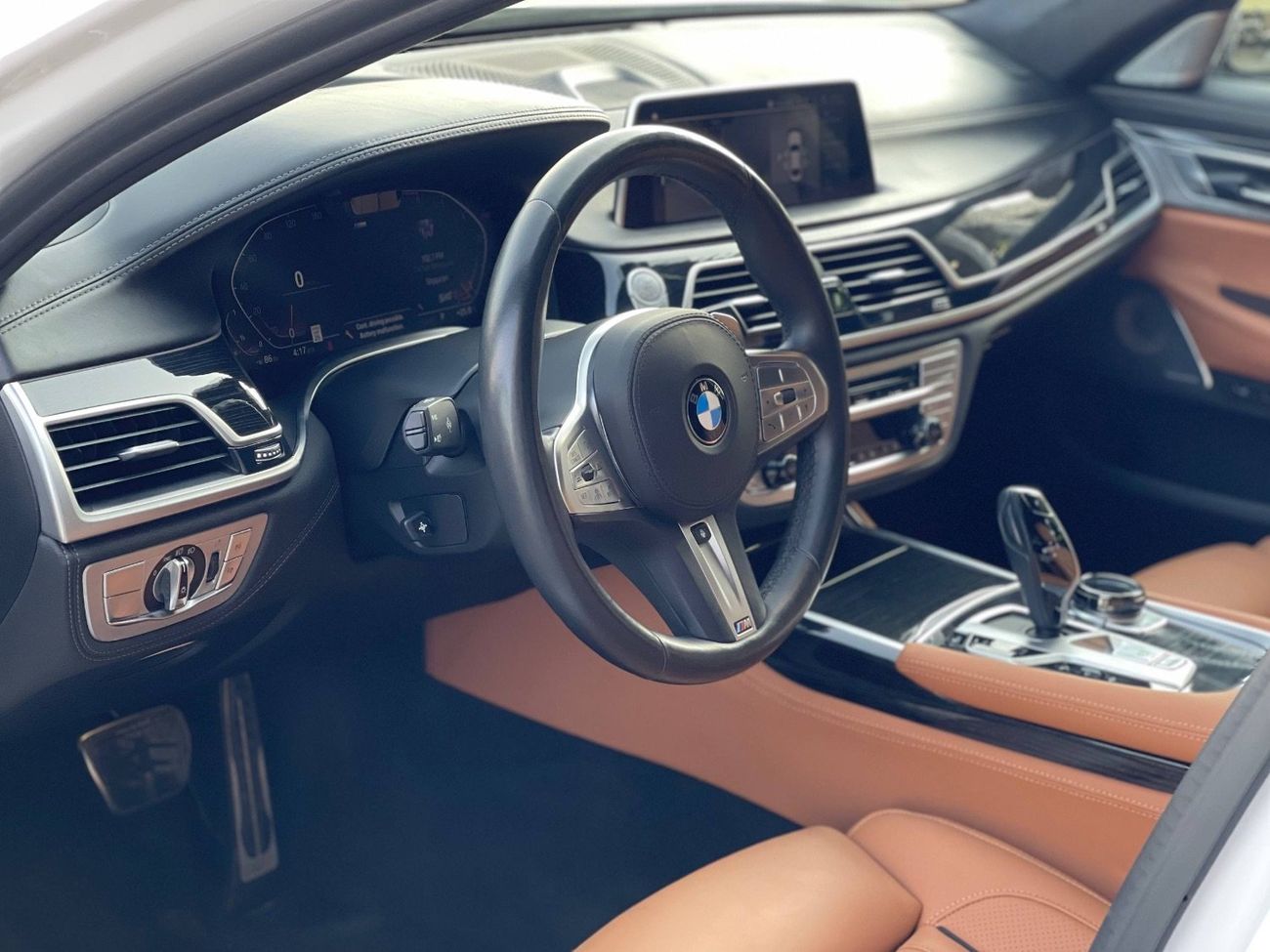 BMW 750i M PACKAGE / V8 TT 4.4L / PANORAMIC SUNROOF / 360 CAMERA / BIG SEATS / 20” RIMS / LOW MILEAGE