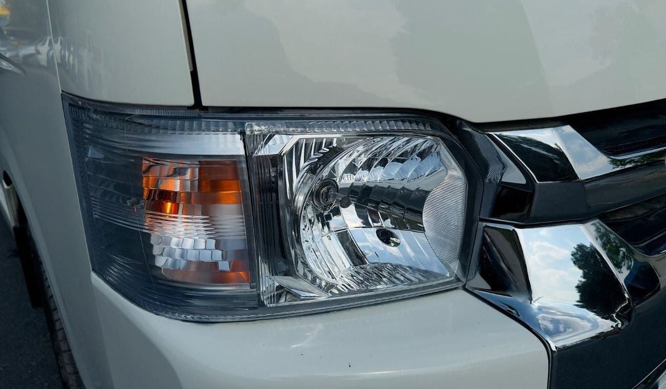 Toyota Hiace EXCELLENT CONDITION | RHD | 2016 | 3.0L DIESEL ENGINE | (AT) | 14 SEATERS