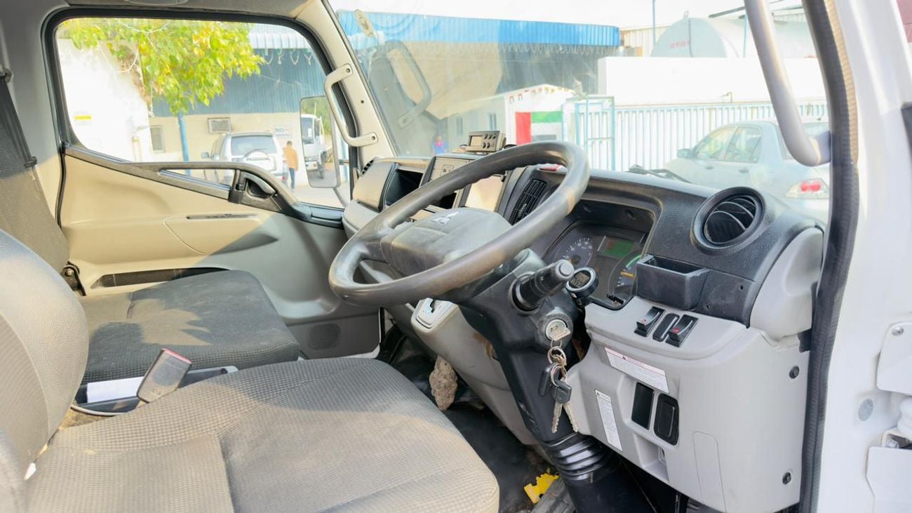 ميتسوبيشي كانتر فان -