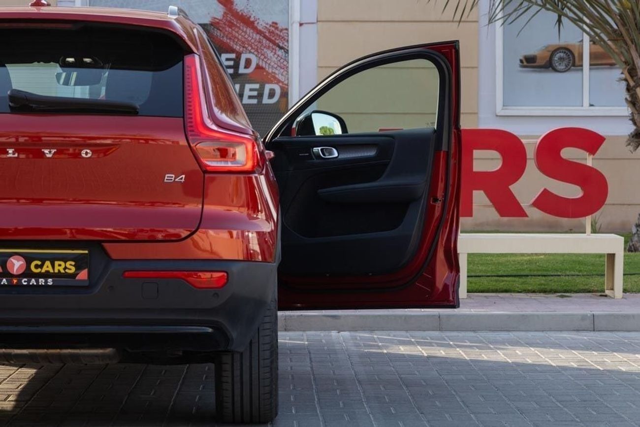 فولفو XC 40 Volvo XC40 B4 Ultimate Dark 2023 GCC under Agency Warranty with Flexible Down-Payment.