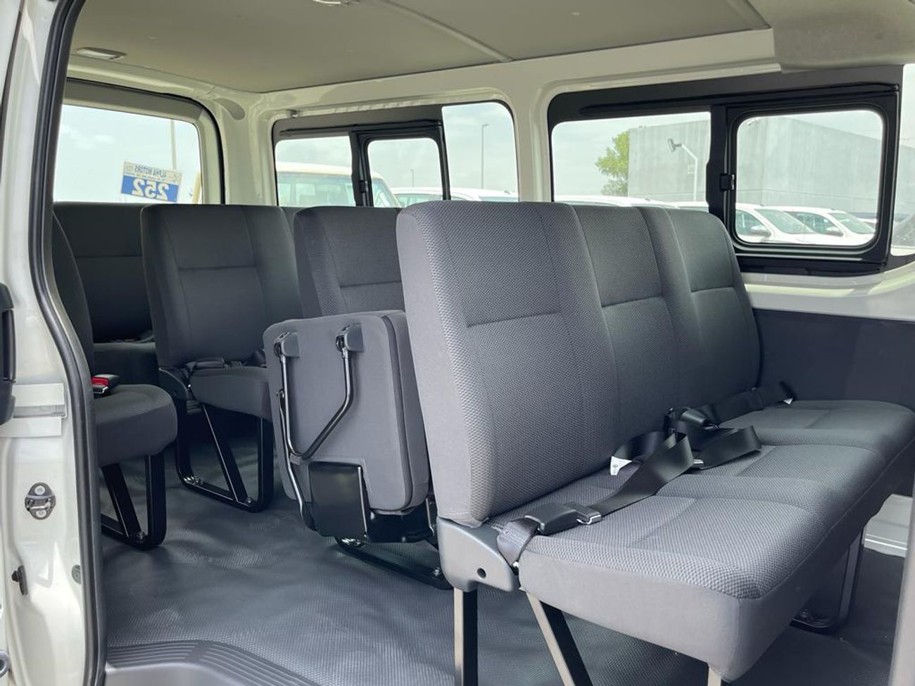 تويوتا هاياس toyota hiace 2025 standardroof  103000aed export