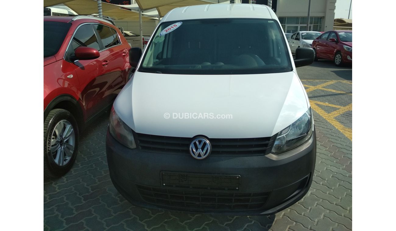 فولكس واجن كادي 2015 ابيض خليجى حالة وكالة بدون صبغ بدون حوادث ممتاذة