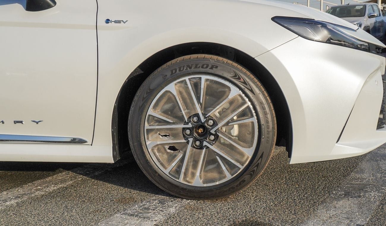 Toyota Camry LE  HEV 2.5L Hybrid