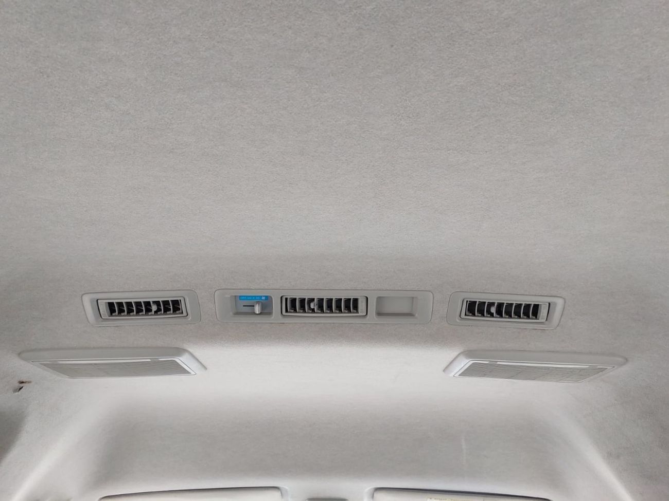 Toyota Hiace TOYOTA HIACE COMMUTER VAN RHD 2017 MODEL 2.7 L PETROL AUTOMATIC(PM77975)