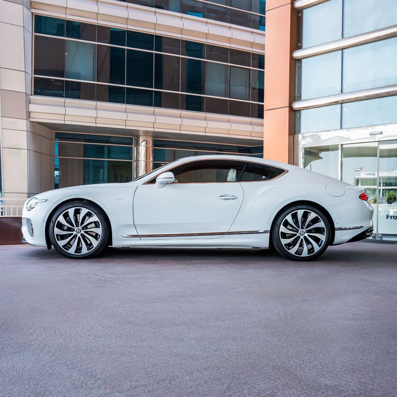 بنتلي كونتيننتال جي تي AZURE 2026 BENTLEY GT V8 DONE ONLY 4000KM