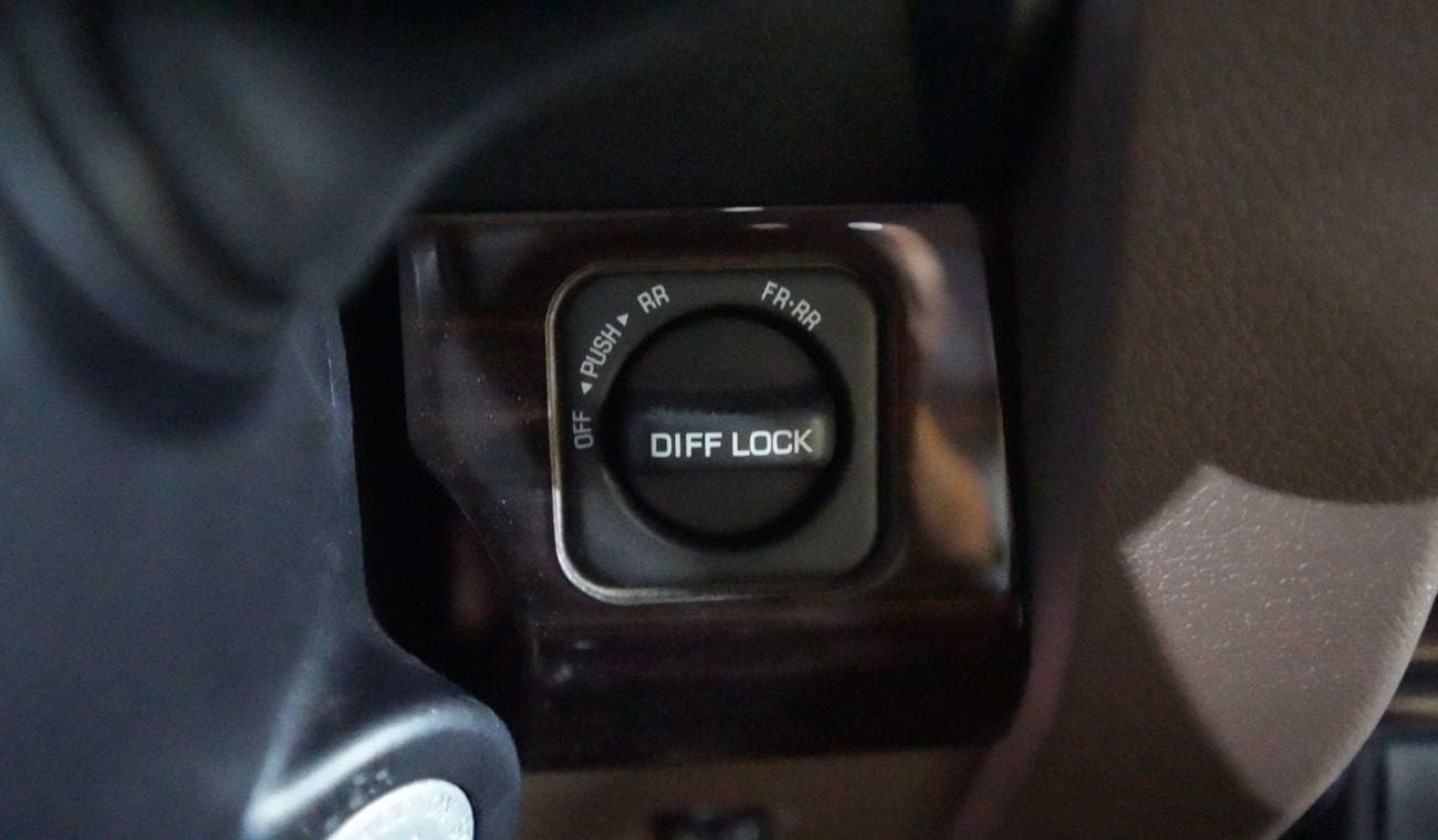 Toyota Land Cruiser Pick Up TOYOTA LC PICKUP SC 4.0L PETROL AUTOMATIC TRANSMISSION 2024 FULL OPTION WITH LED LIGHTS