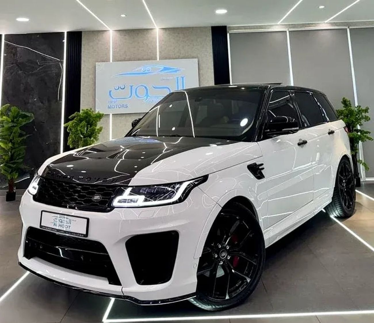 Land Rover Range Rover Sport SVR 5.0L (575 HP) AWD