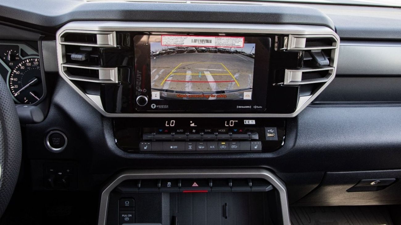 Toyota Tundra SR5 4WD/2024. Local Registration +10%