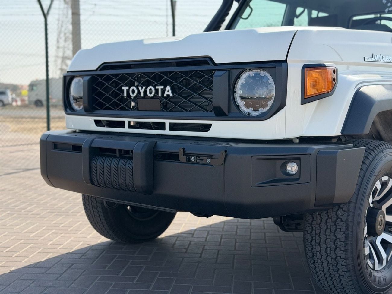 تويوتا لاند كروزر بيك آب Toyota Land Cruiser LC79 DC Full option Oman spec 2026