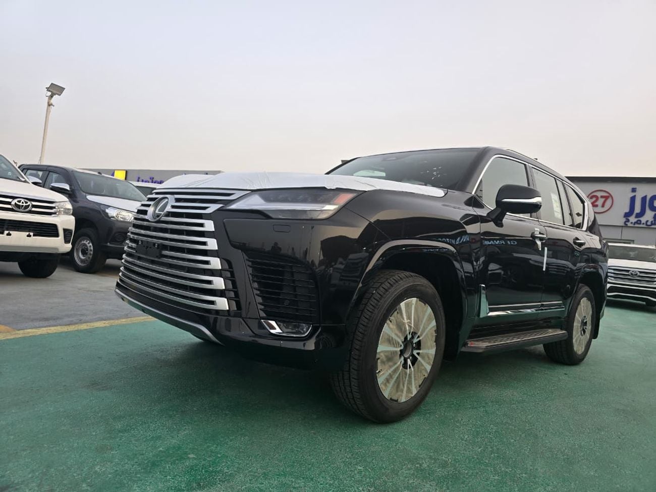 لكزس LX 700h Lexus LX 700h Hybrid 2026 – سيغنتشر فل أوبشن | أسود خارجي | داخلية حمراء