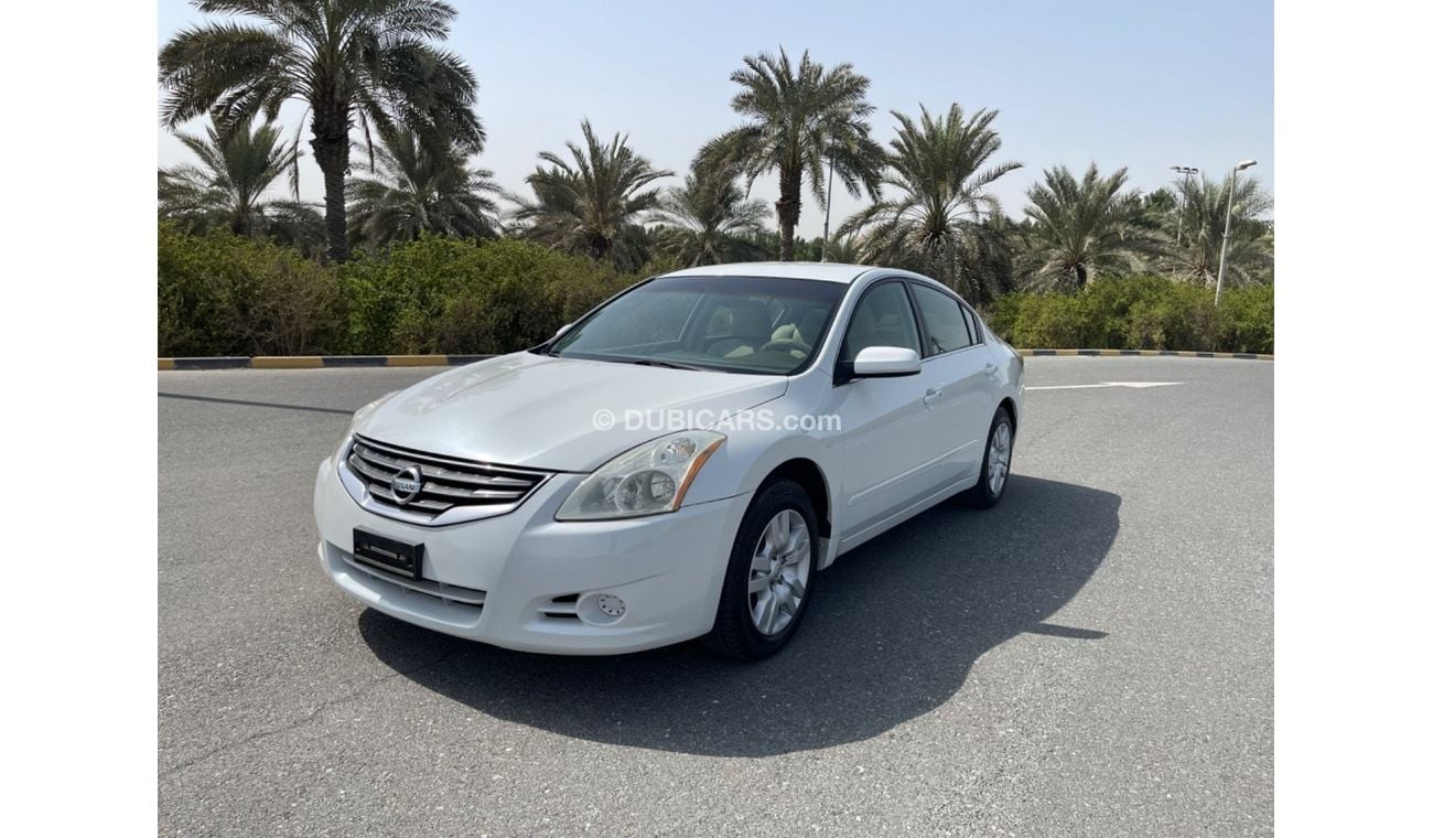 Nissan Altima Nissan Altima model 2012    ( GCC_ SPEC) VERY GOOD CONDITION