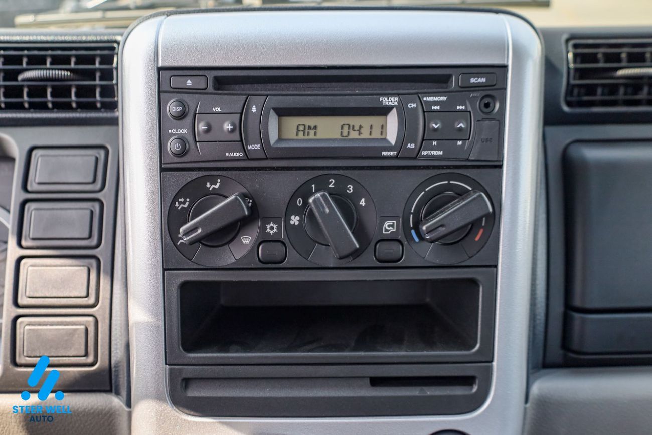 ميتسوبيشي فوسو كانتير 4.2L M T 4x2 Diesel Standard Chassis