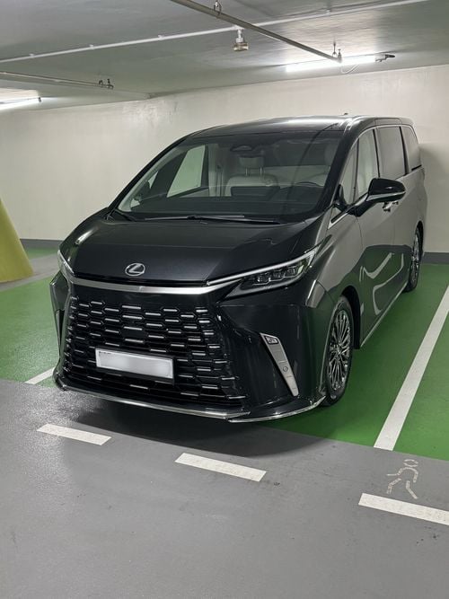 Lexus LM 350h 4 Seats (VIP Configuration)
